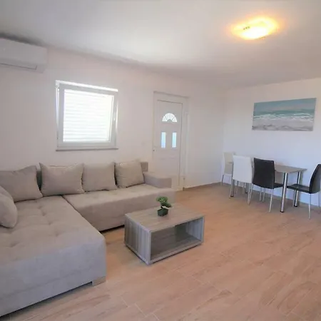 Apartment Pamela *