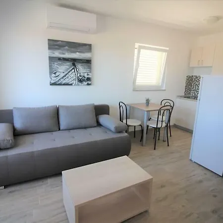 Apartment Pamela Vir